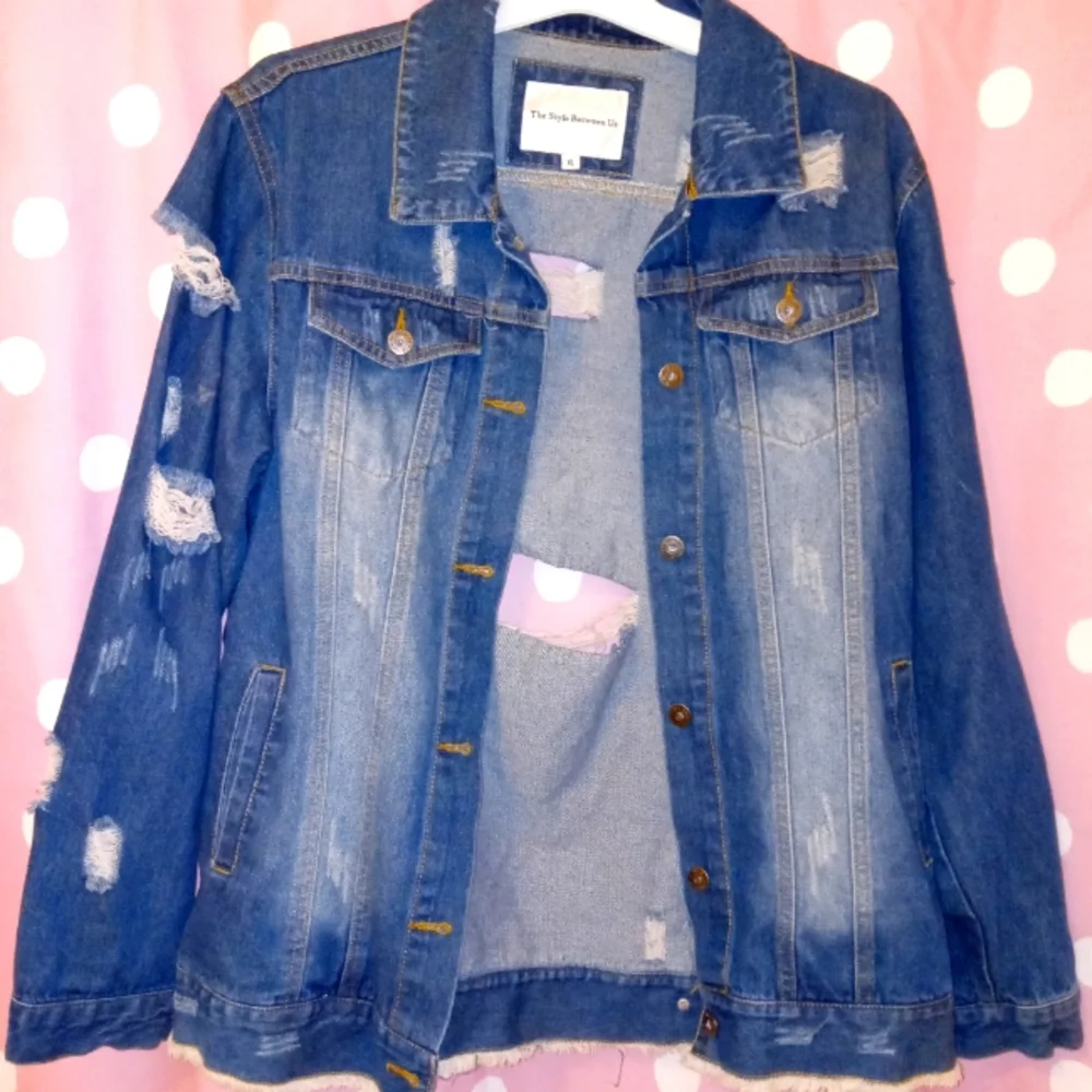 Distressed jean jacket - Picture 4 of 4